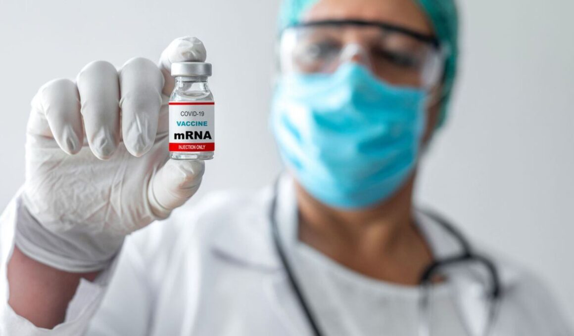 Expertos desmienten la afirmación de que las vacunas de ARNm contra la COVID-19 debiliten el sistema inmunológico